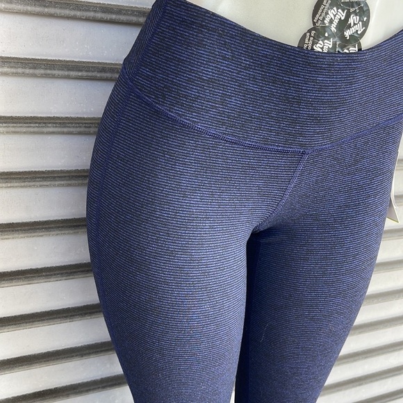 Old Navy Crop Active Legging Size M - Picture 9 of 12